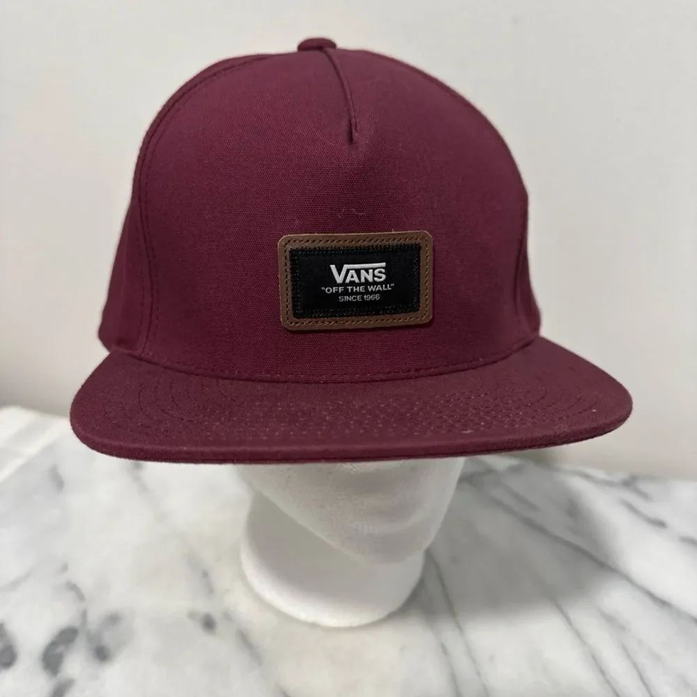Vans Burgundy Snapback Cap unisex adults